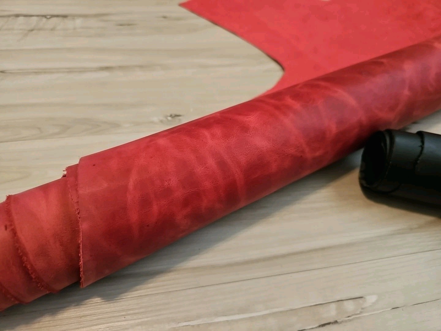 3oz VINTAGE DISTRESSED CHERRY RED LEATHER SHEET/PANEL/SQUARE/12X12X24 MEDIUM 19+
