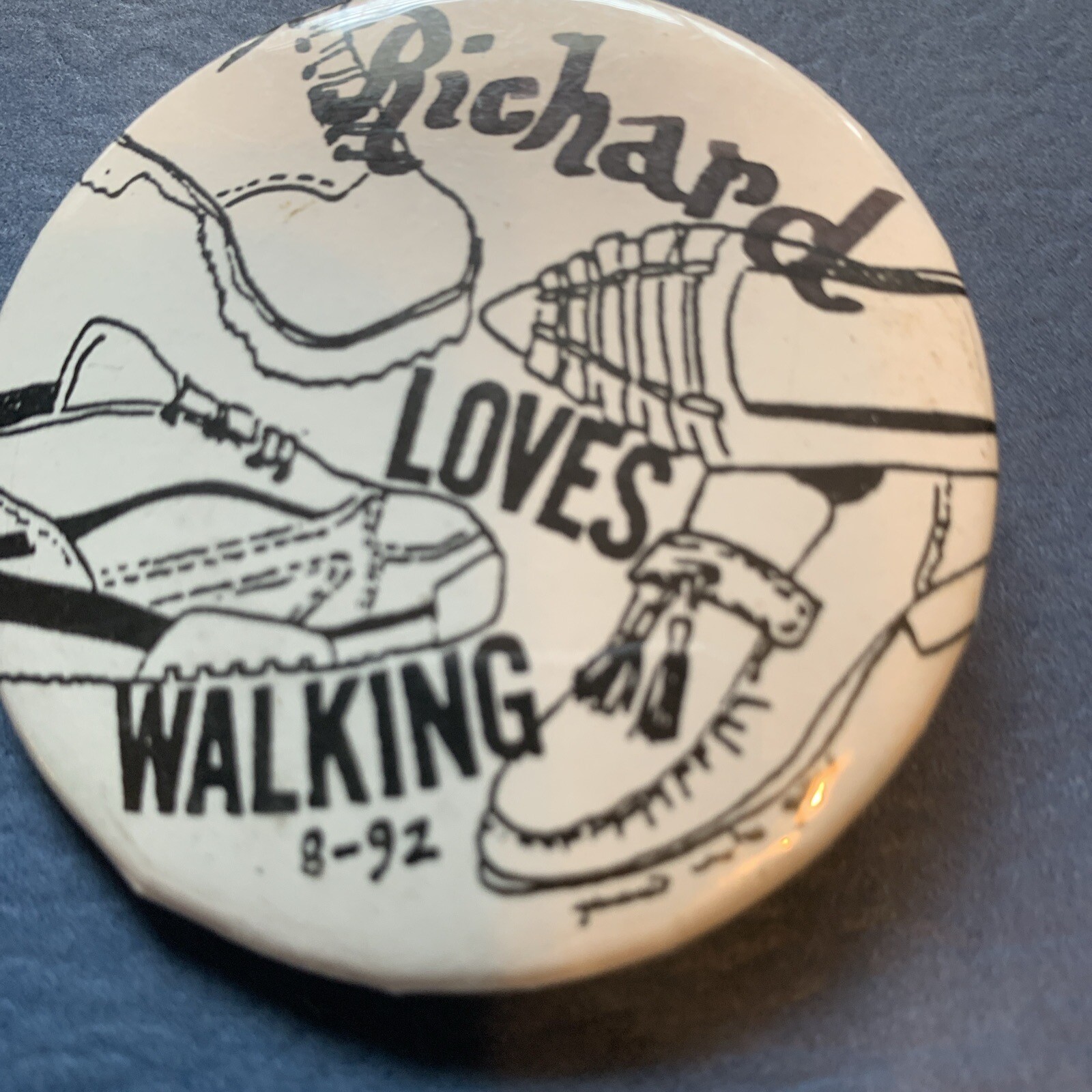 1992 Richard Loves Walking Pinbsck Button Sdvertising