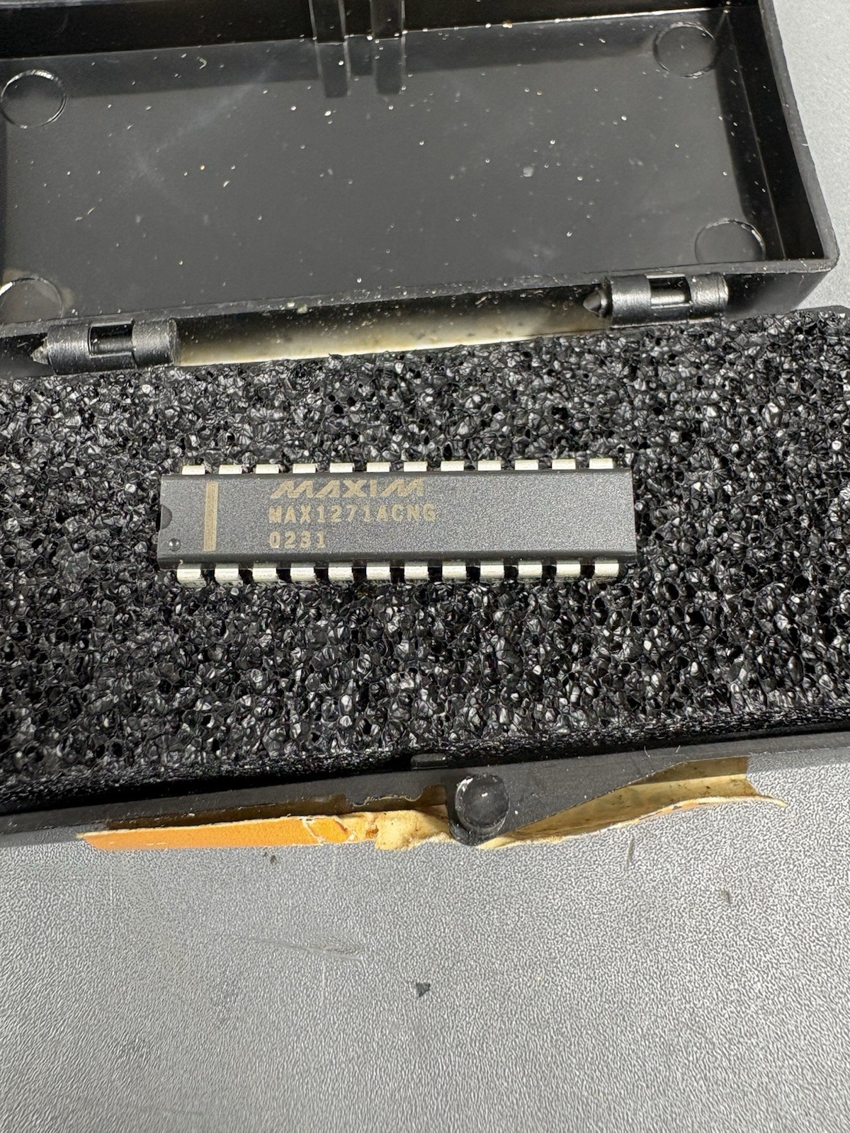 MAX1271ACNG Maxim 12-Bit Data Acquisition System ADC DIP-24 IC