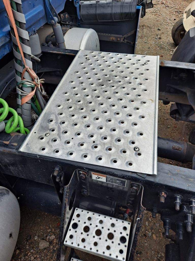 Replaces 2016 FREIGHTLINER CASCADIA 125 DECK CATWALK ,  GA