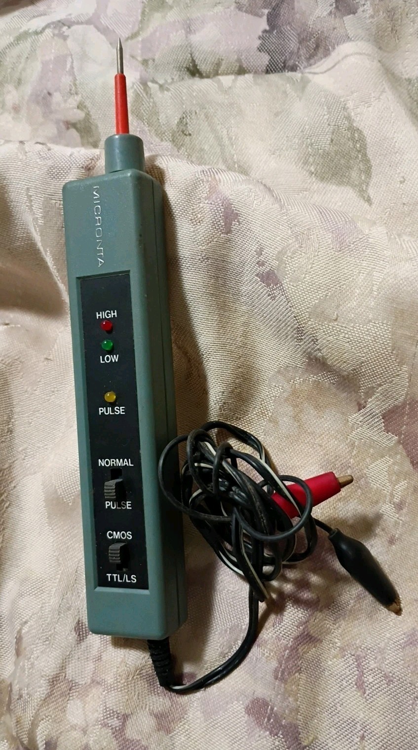 Micronta Digital Logic Probe  Radio Shack 22-302. USED.