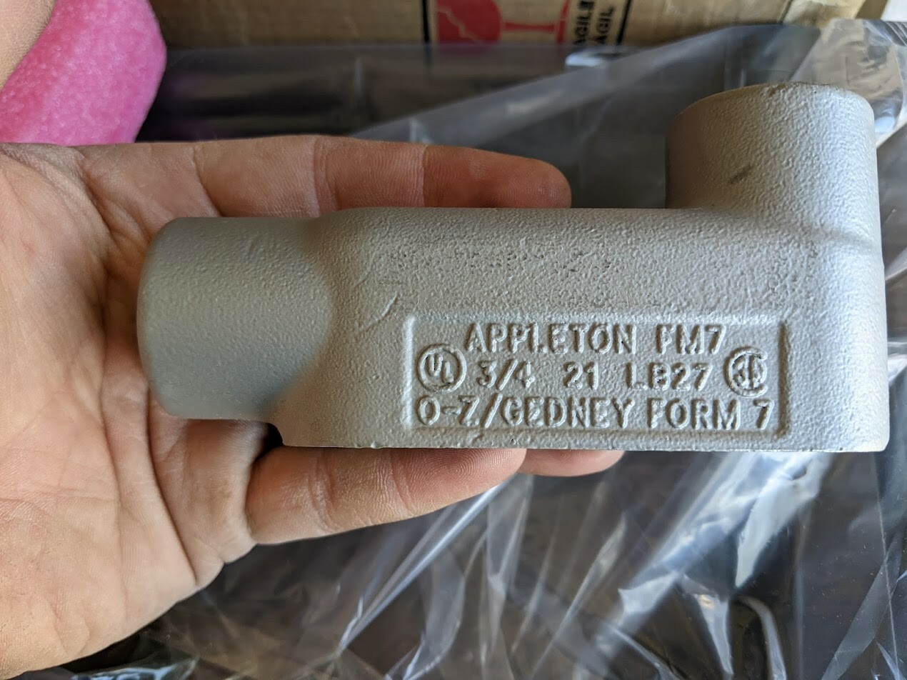 NEW Appleton APPLB27SA 3/4" Aluminum FM7 Conduit Body (Lot of 5)