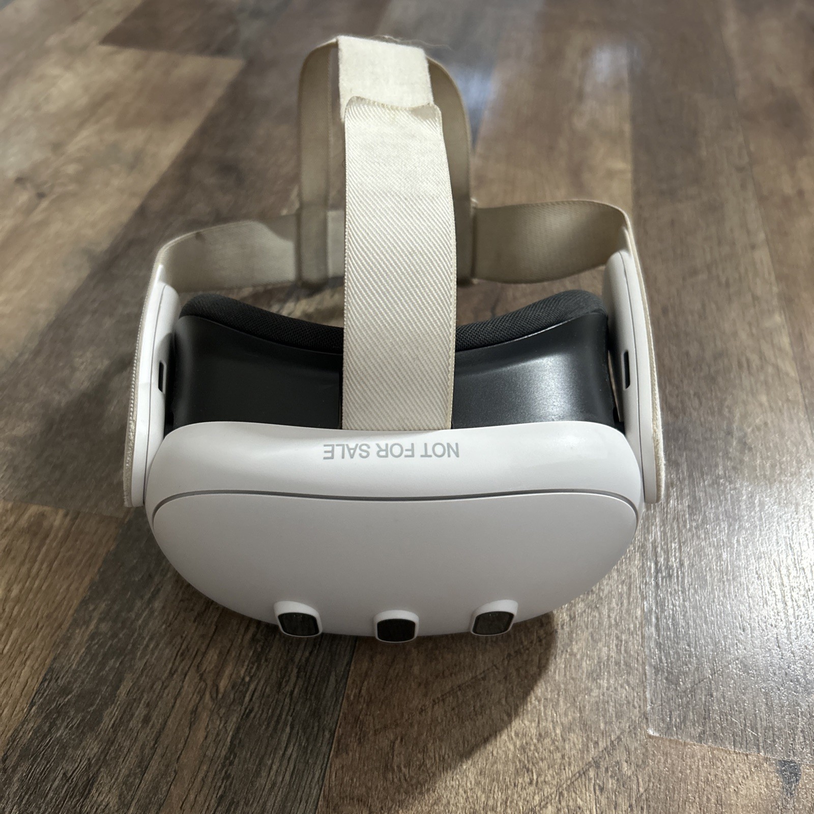 Meta Oculus Quest 3 - 128GB  - Headset ONLY - DOESN’T CONNECT TO META APP -