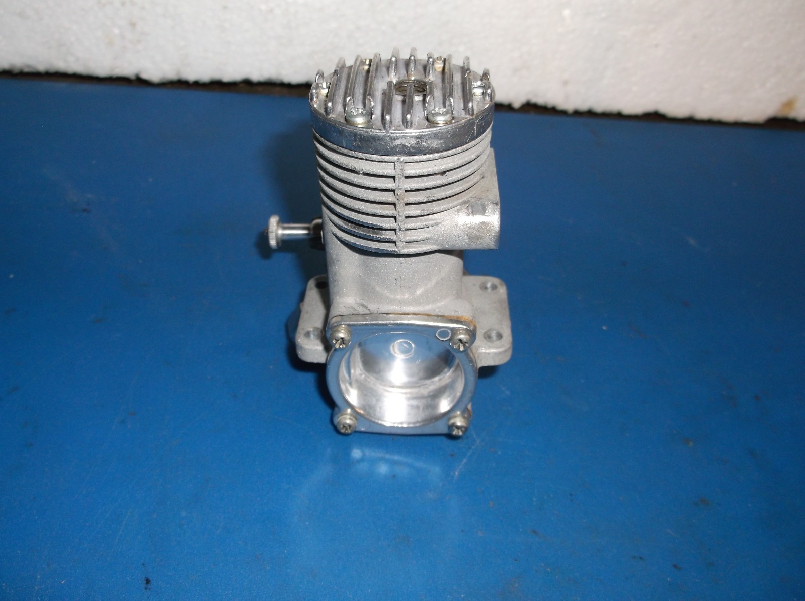 RARE VINTAGE -VECO- .35 control line MODEL AIRPLANE ENGINE