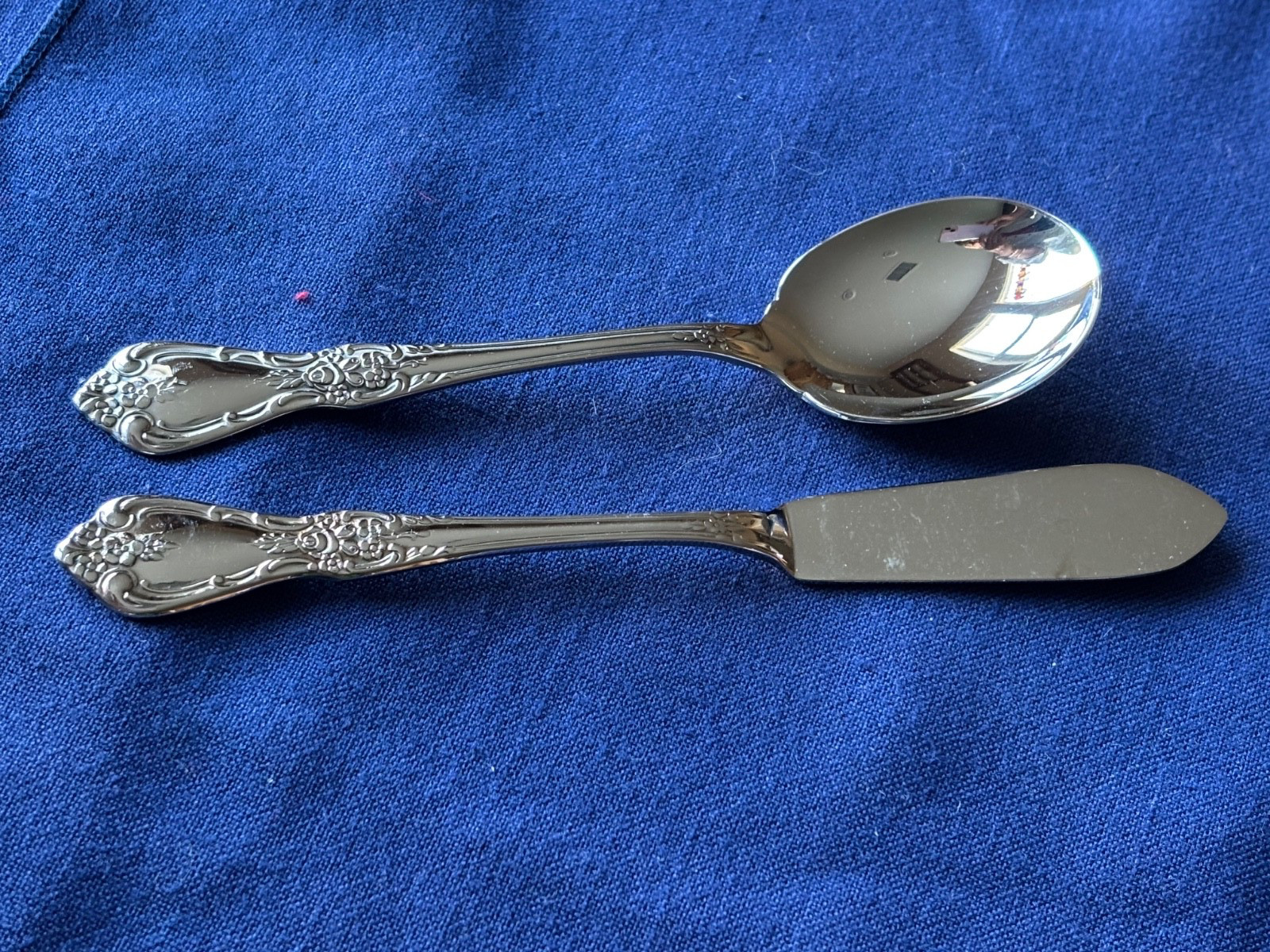 5 pc Hostess Set w/ Ladle, Kennett Square Stainless Flatware, Oneida Distinction