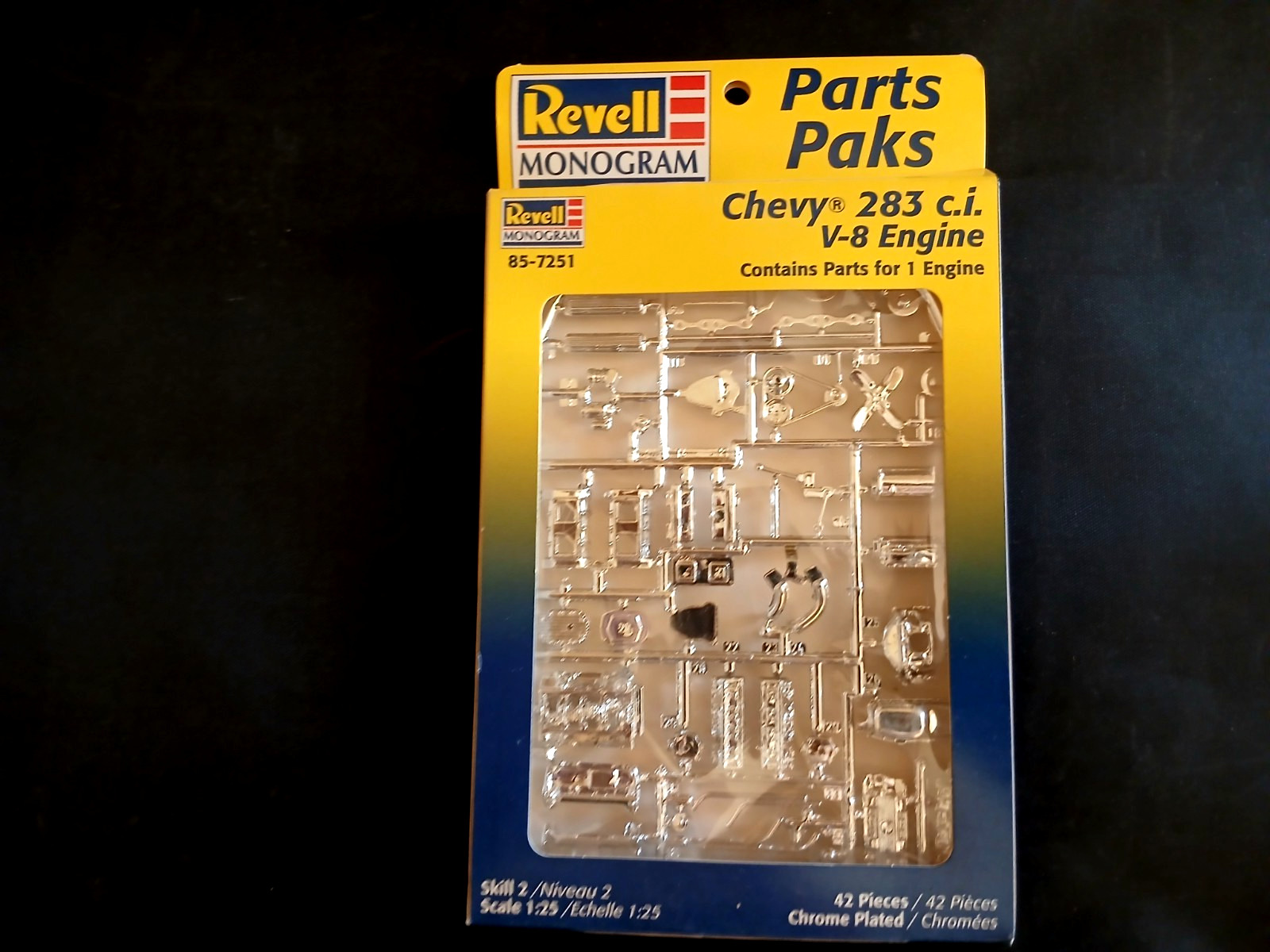 Model Kit Chevrolet 283 c.i. Chrome V-8 Engine, B.housing & Trans 1:24 1:25 Rev.
