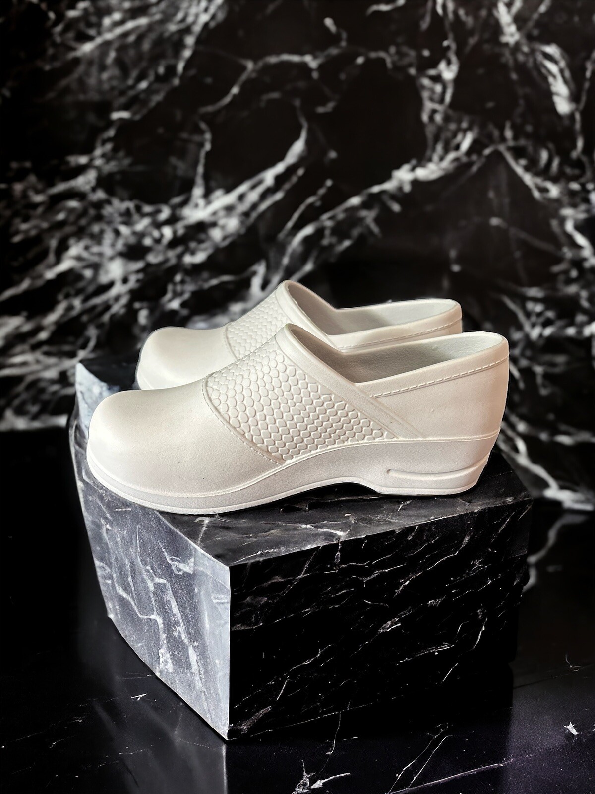 Landau Foot Worx White Slip On Nursing Comfort Clogs Shoes Size 5 EU 35 New