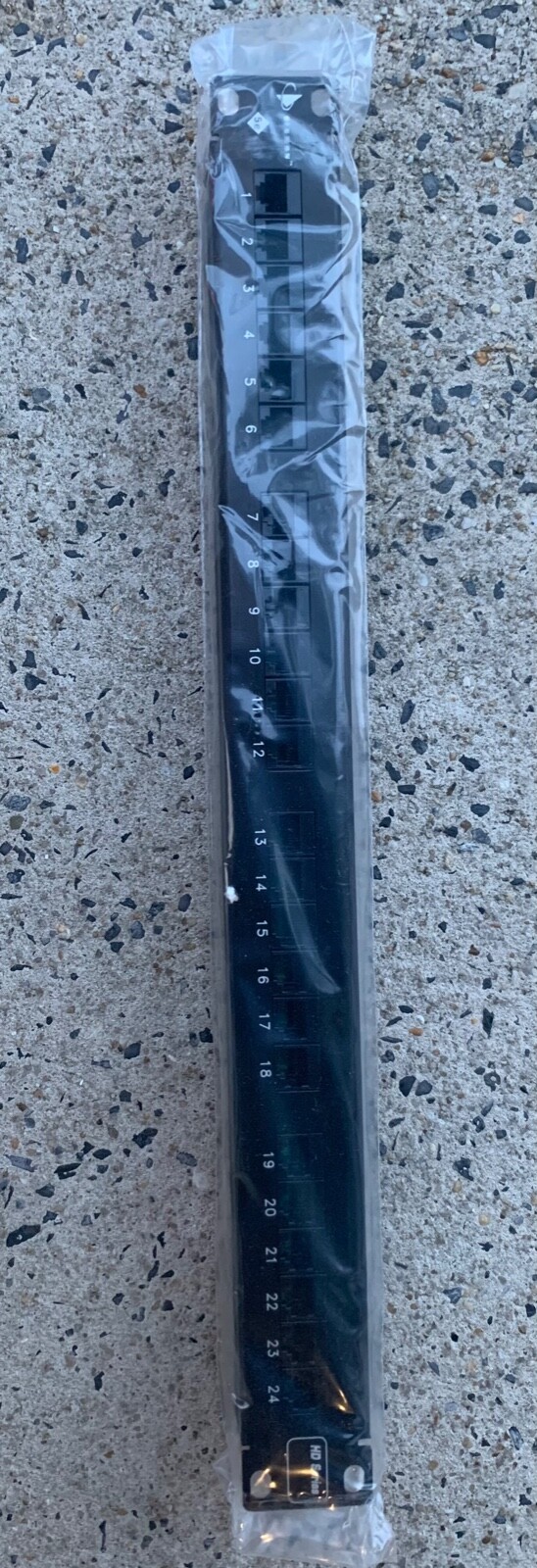 Siemon CAT5E, 24 Port Patch Panel, Universal, Black 1U