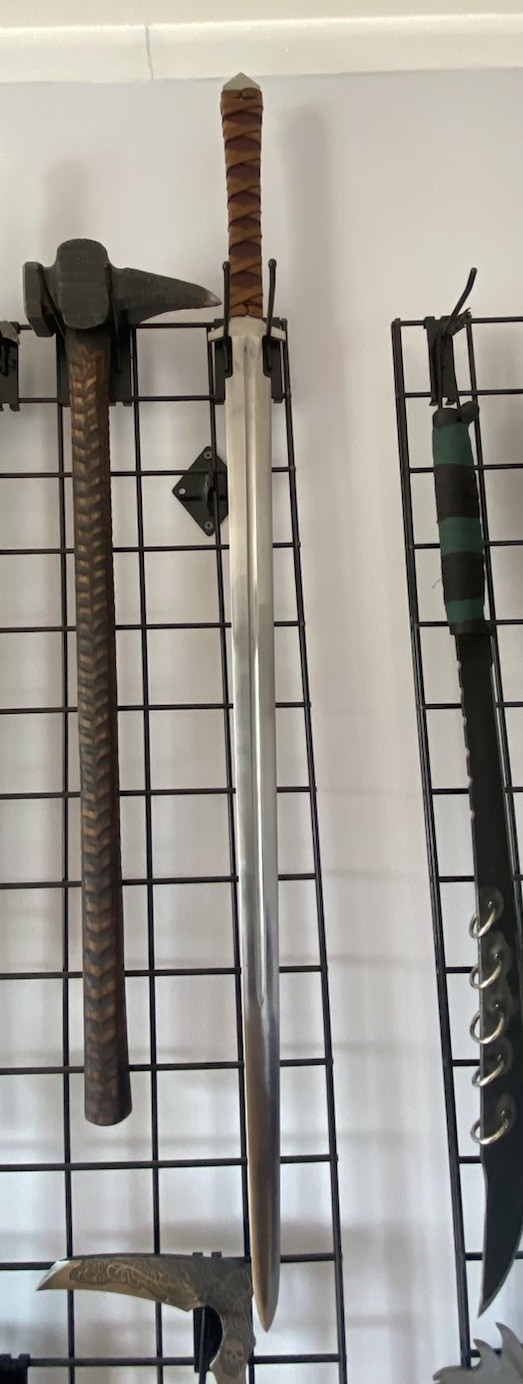 Valiant Armory Zombie Slayer Longsword With Scabbard