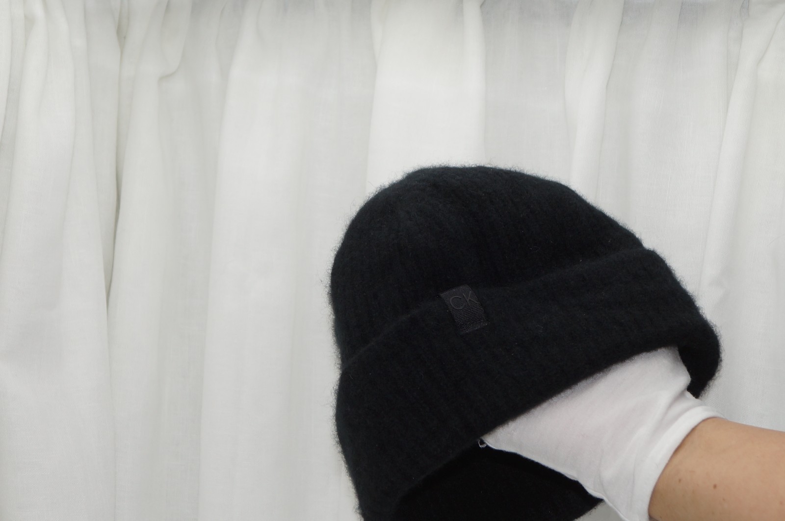 100% Cashmere Calvin Klein Black Cap Beanie