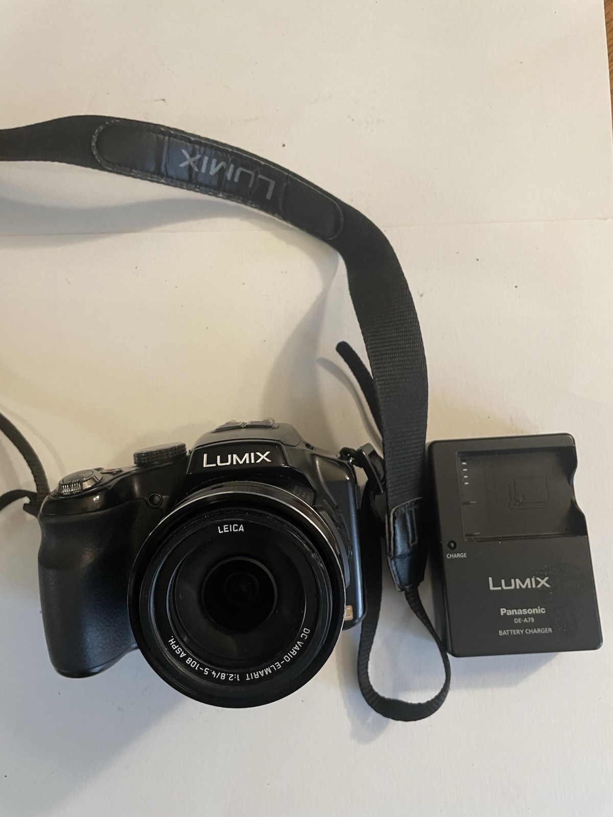 Panasonic Lumix DMC-FZ200 Made in Japan w/ Leica Lens, Ready to Shoot