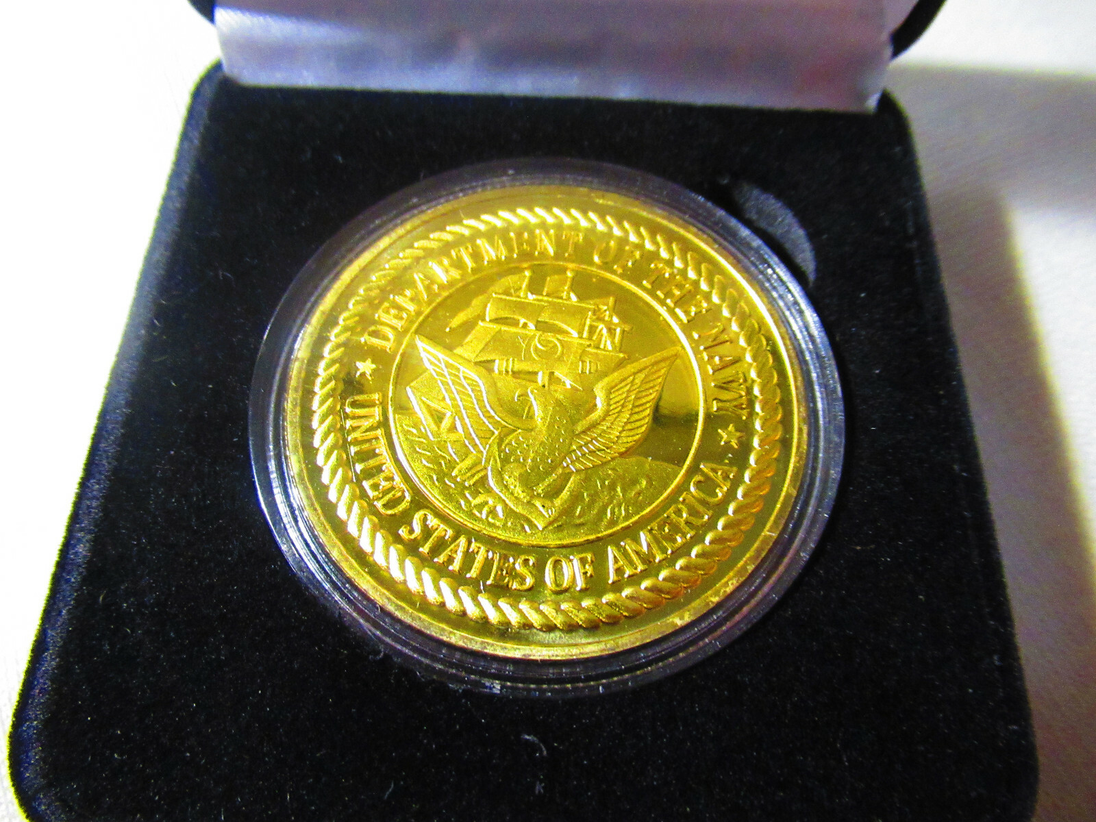 US NAVY - USS CUSHING (DD-985) Challenge Coin w/ Presentation Box