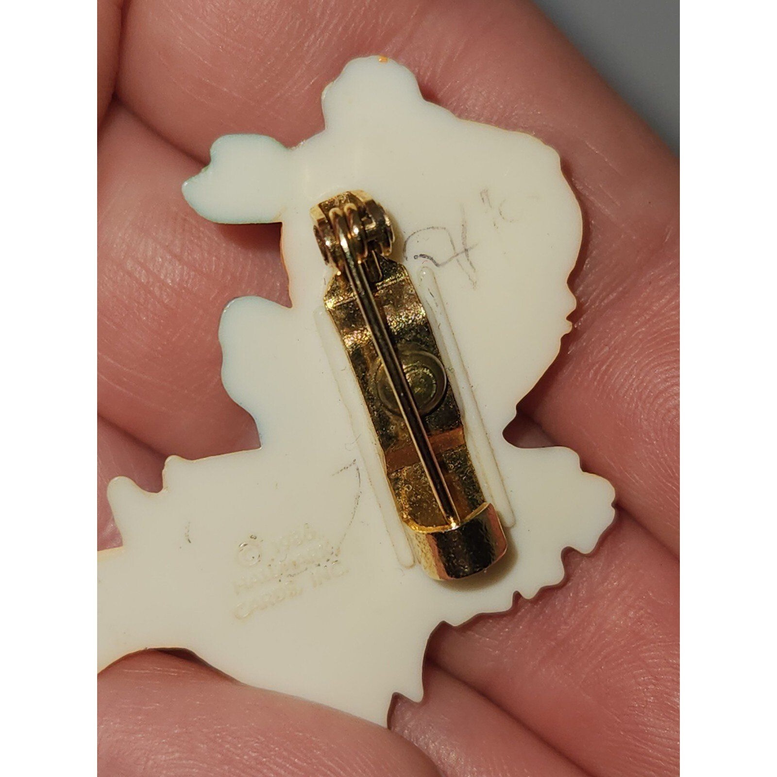 Hallmark 1986 Angel Christmas Pin