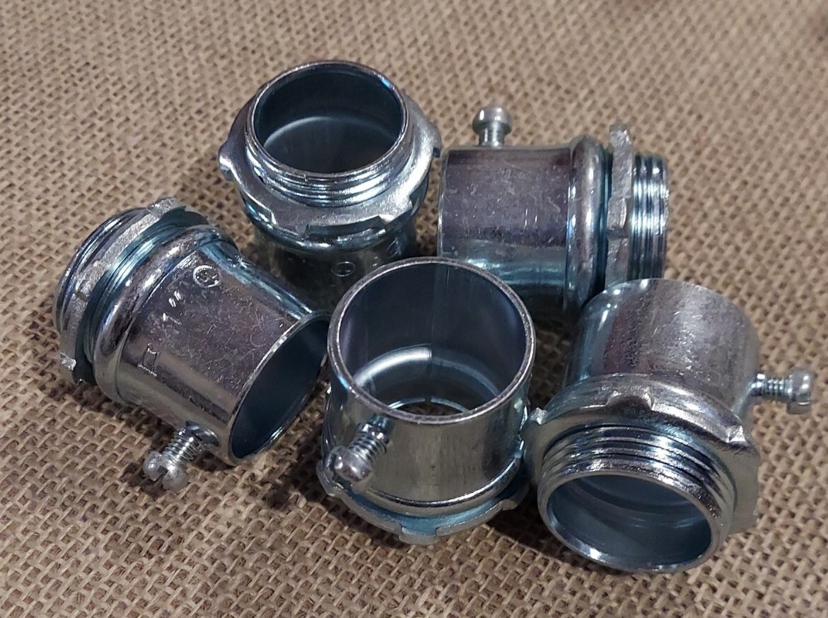 Lot of 5 - RACO 2004 EMT Connector 1" Emt Set-Screw Connector Uninsulated 5XC26A