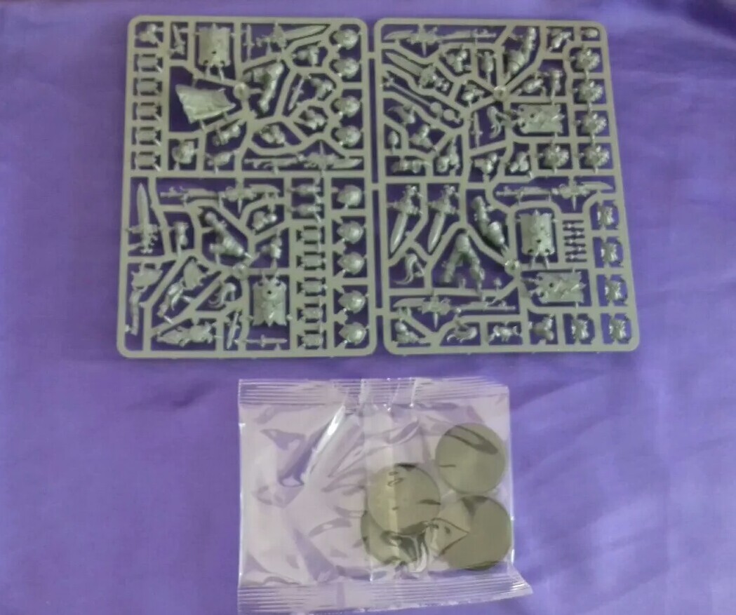 Warhammer 40K - Adeptus Custodes - Custodian Guard unit ( 5 models ), NEW