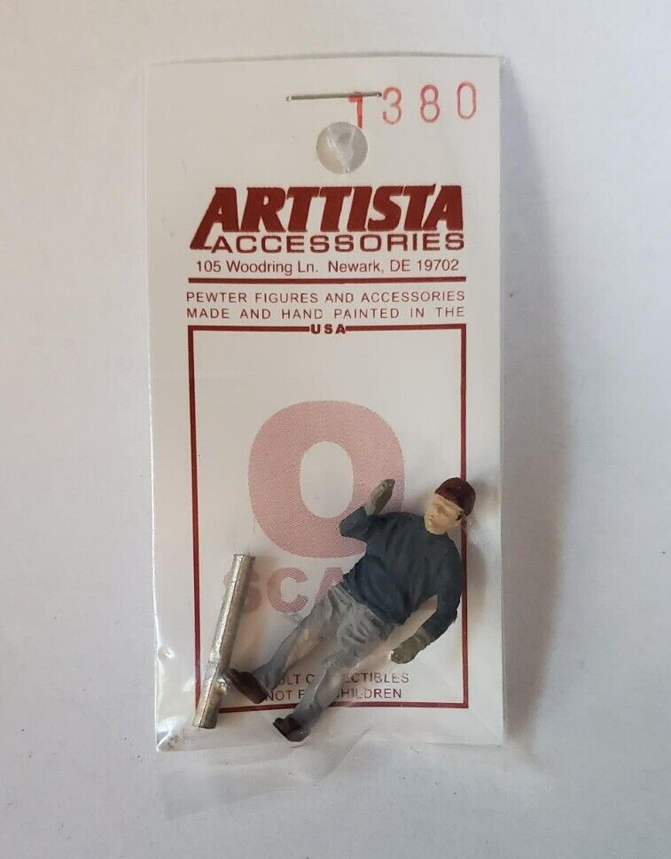 Arttista #1380 - Worker Carrying a Pipe - O Scale Figure - Model Trains - NEW