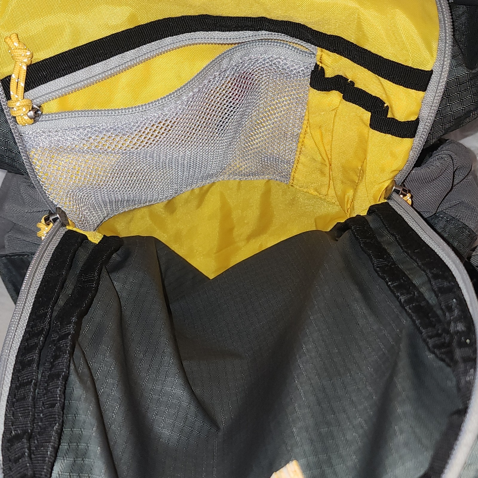 Mountainsmith Clear Creek 20 Hydration Backpack 20L Gray Yellow w 3L Bladder Hik