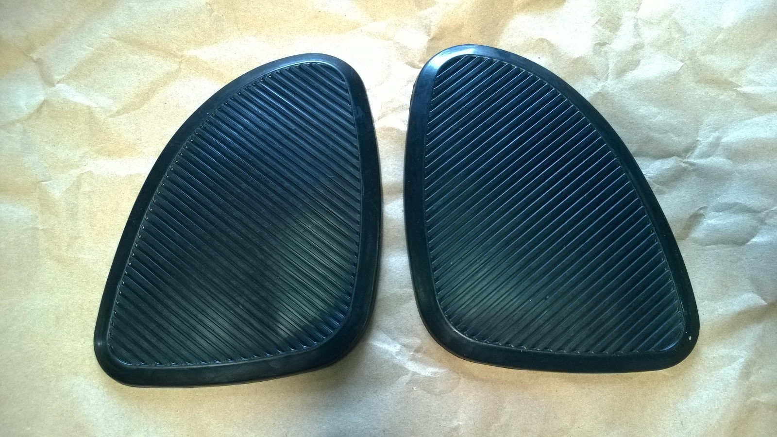 Honda Sport 50 C110 CA110 gas fuel tank knee grips pads OEMH22060-S11