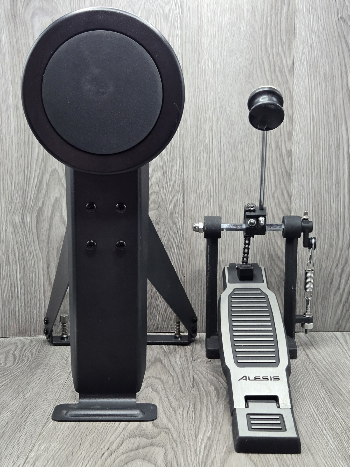 Alesis Nitro Drum Kick Pad, Bass Trigger with Bass Drum Pedal E-Drums