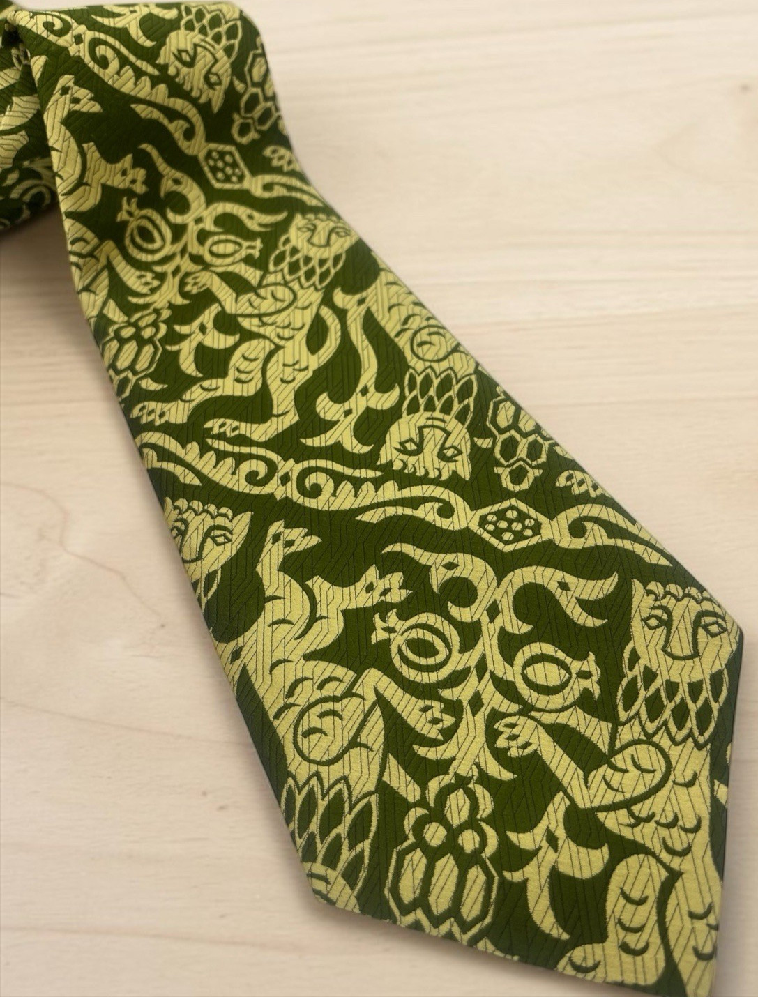 Vintage Don Loper Tie Wide Retro Royal Lions Green Tan Gold Textured 60s 70s 5"