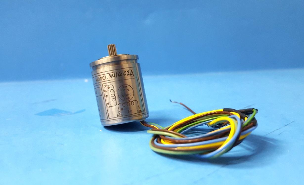 One Pc- Servo Motor, W1602A-1-26, HUYCK, 26-400HZ, W1602A, 8M-500-D-3