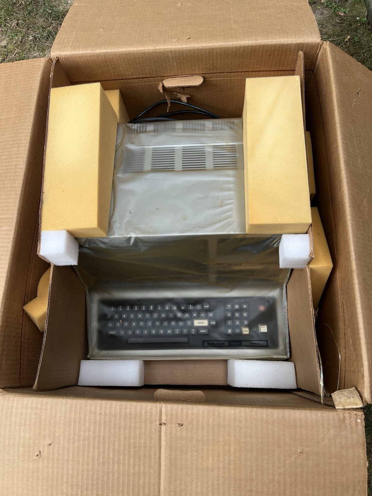 🇺🇸Radio Shack TRS-80 Model 3 Microcomputer In Original Box W/Cover🇺🇸