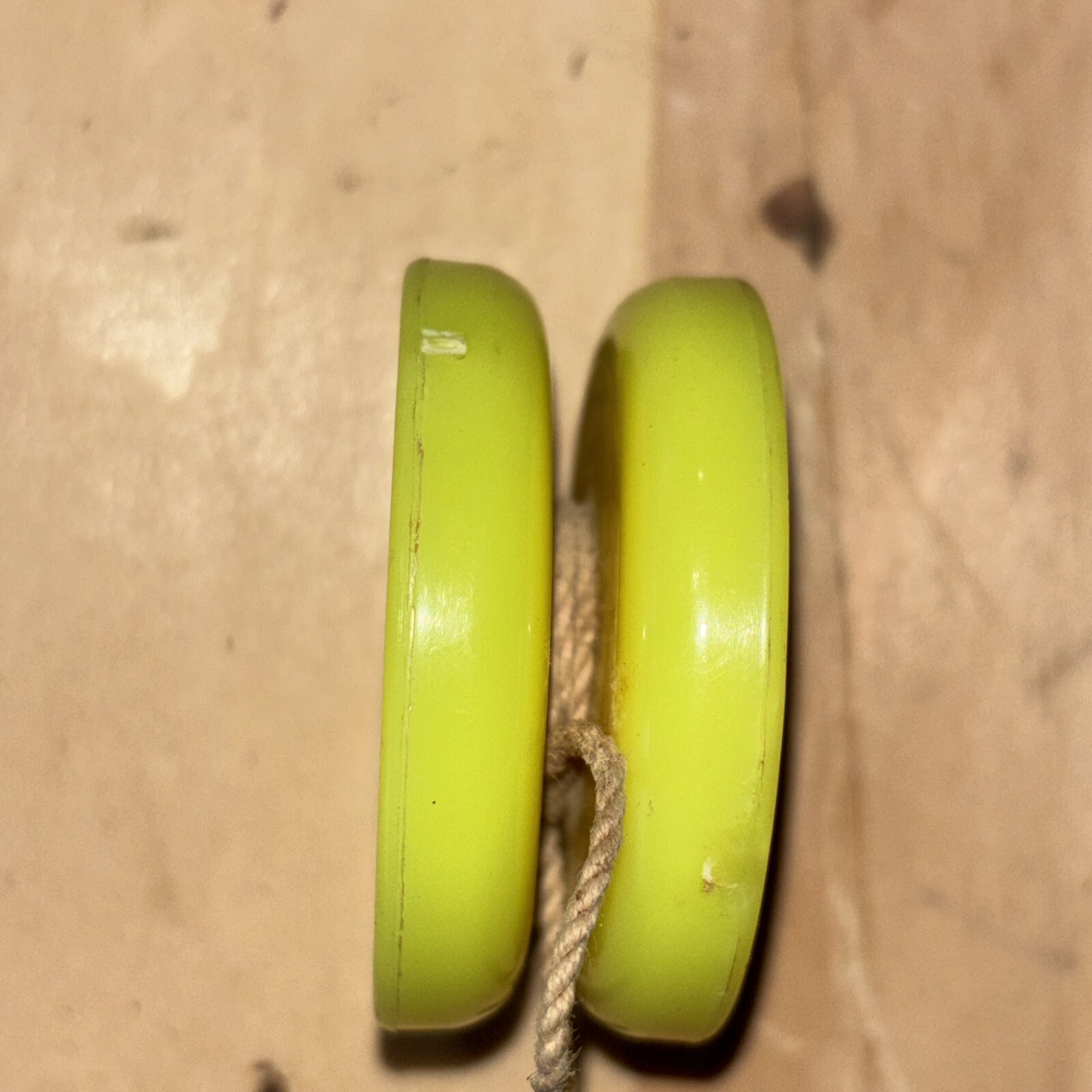 Vintage 1970s Duncan Beginners Yo-Yo Neon Green