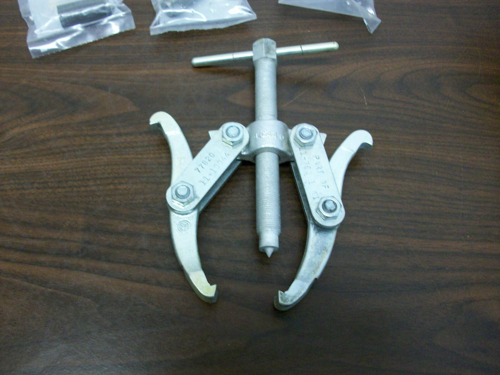 Internal, External Reversible Alloy Steel 2 Jaw Gear Puller PN 11-702-1