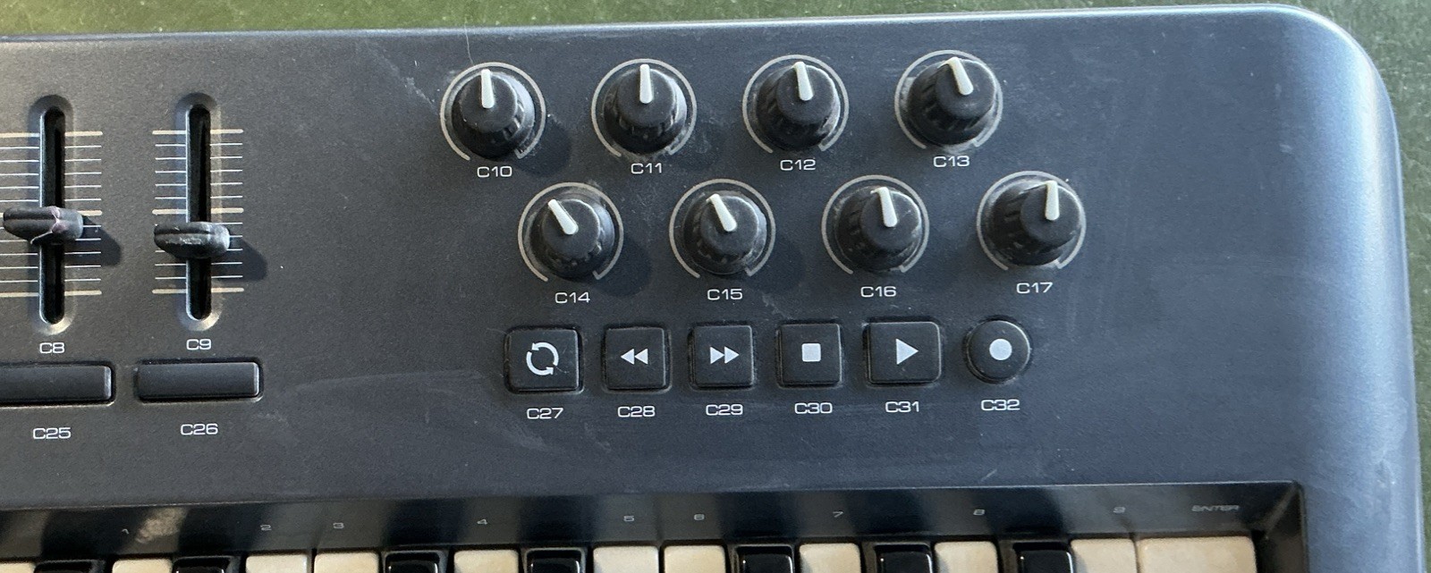 EUC M-Audio Oxygen 49 (3rd Gen) Electronic Midi Keyboard Tested