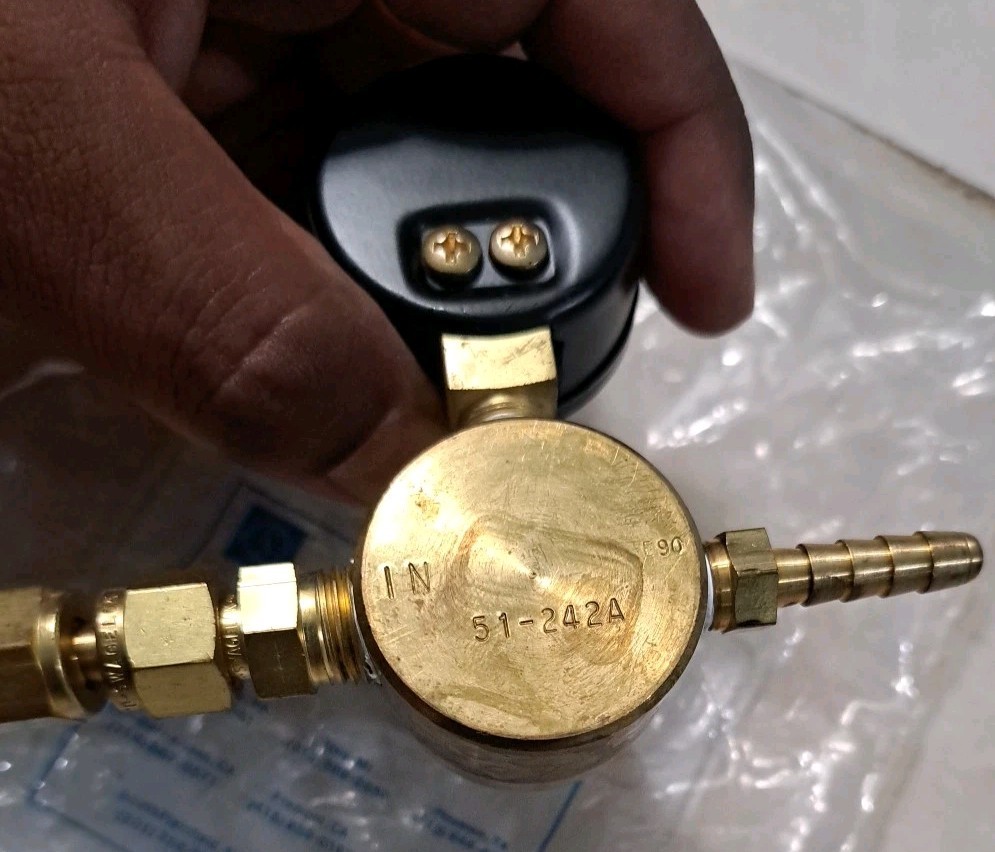 Scott Specialty Gases 51-242A Fluid Pressure Regulating Valve