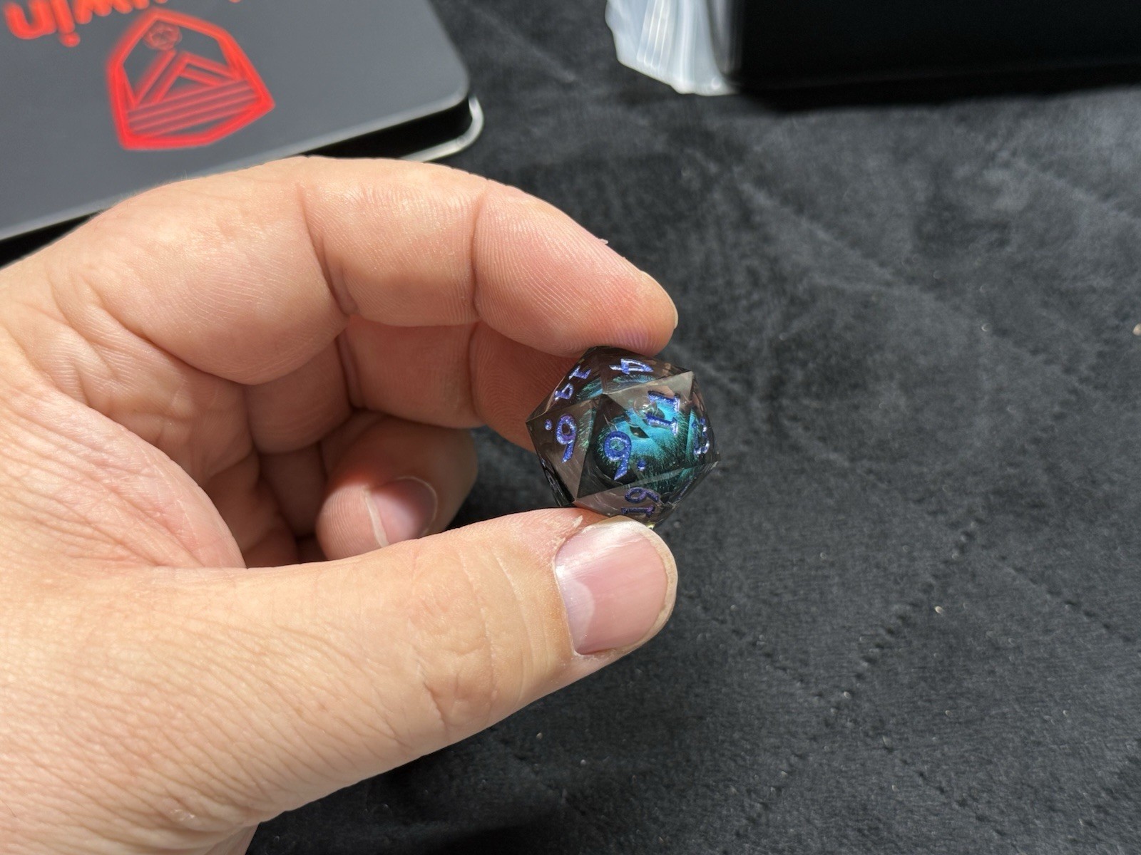 Maywin D&D Set Of Dice 7 Pieces, Floating Eye Liquid Core Version