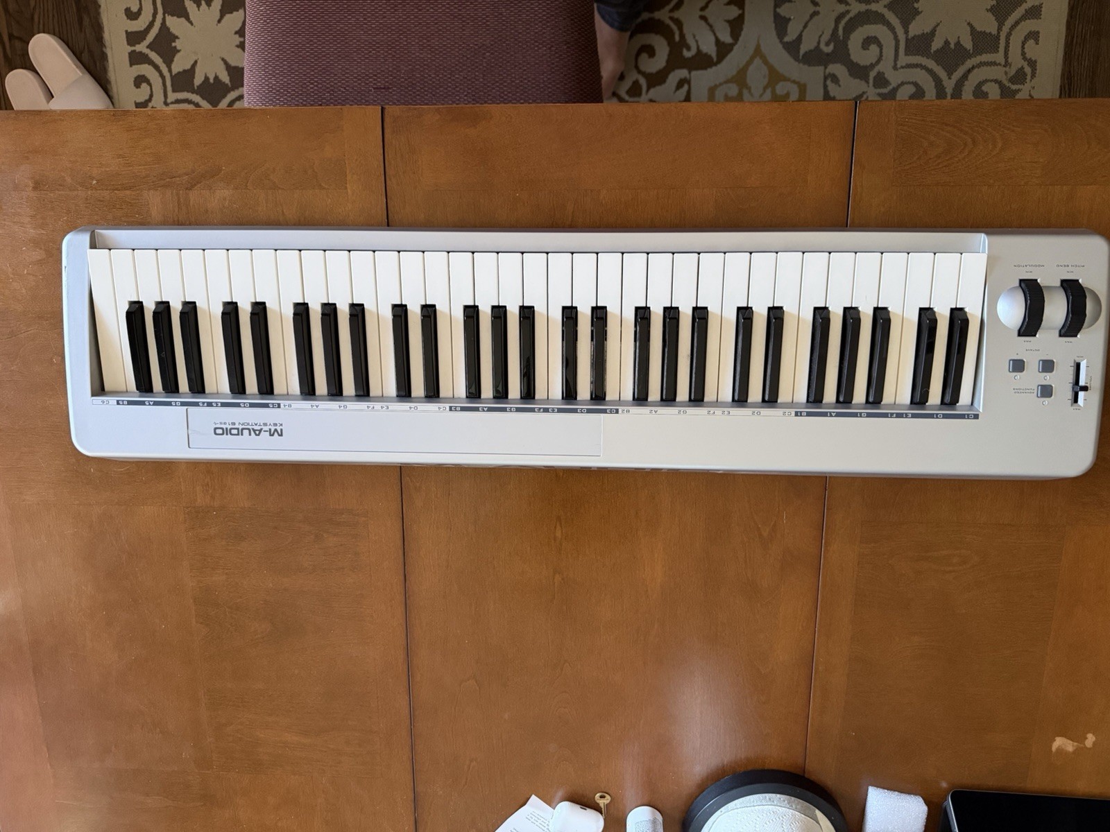 M-Audio Keystation 61es 61-Key USB MIDI Keyboard Controller Pitch Modulation