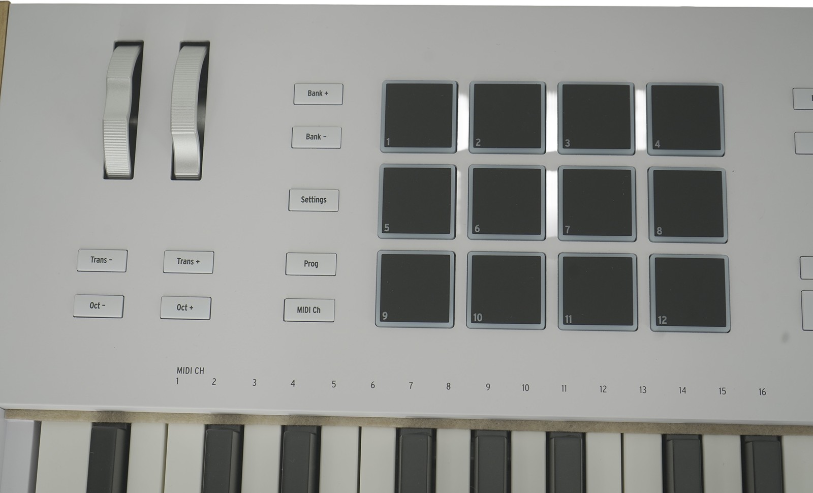 Arturia KeyLab 88 mk3 Keyboard Controller - White