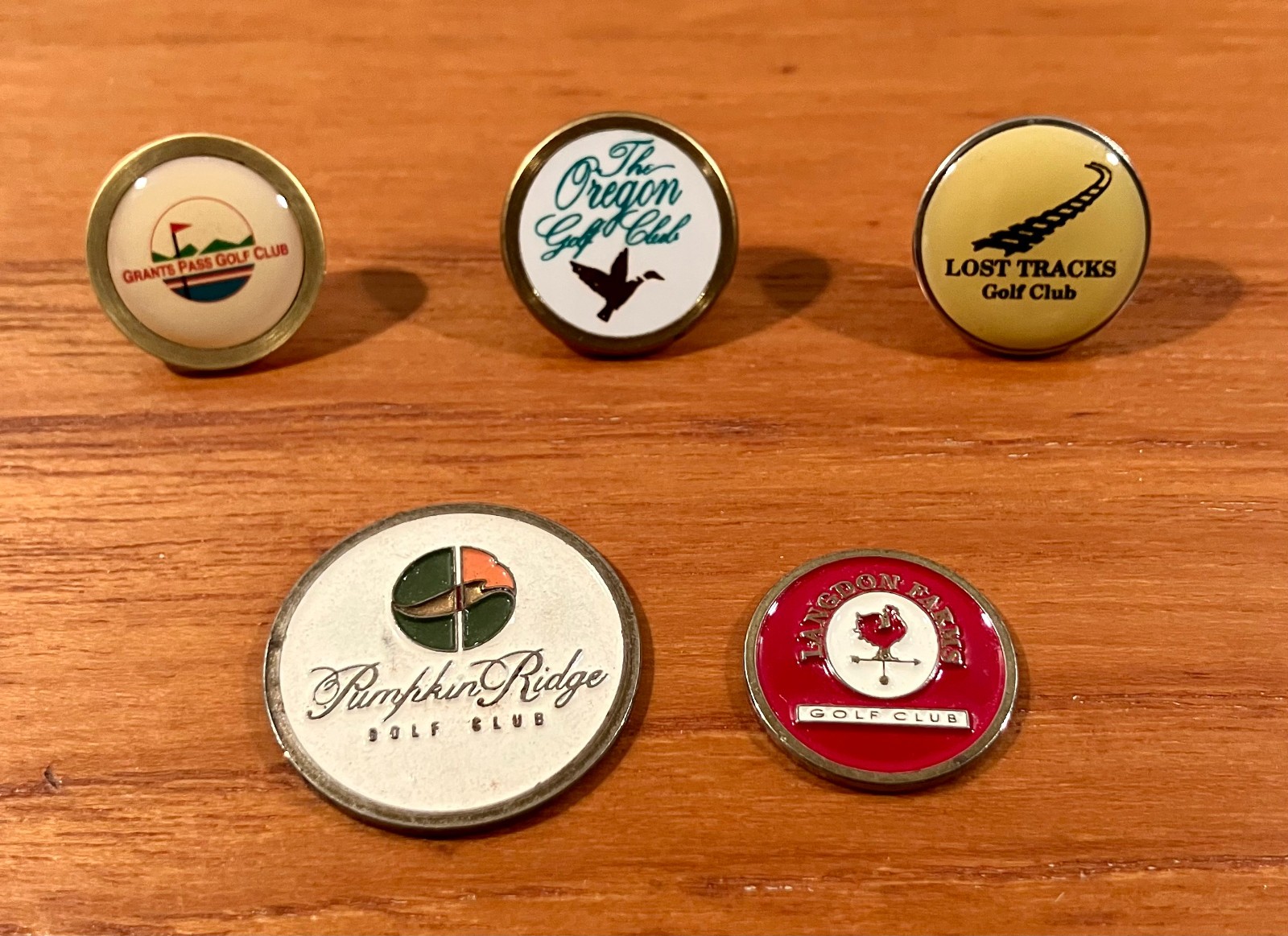 Lot of 5 Oregon Golf Clubs Courses Resorts Metal Logo Golf Ball Markers