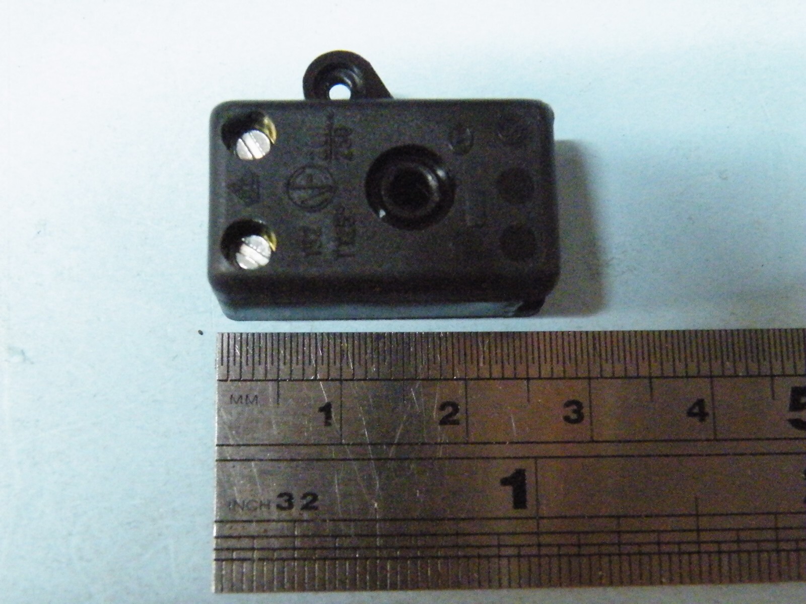 Miniature pull on, pull off cord switch 250v 60w 2A Res 1A Ind SPST 7g 259