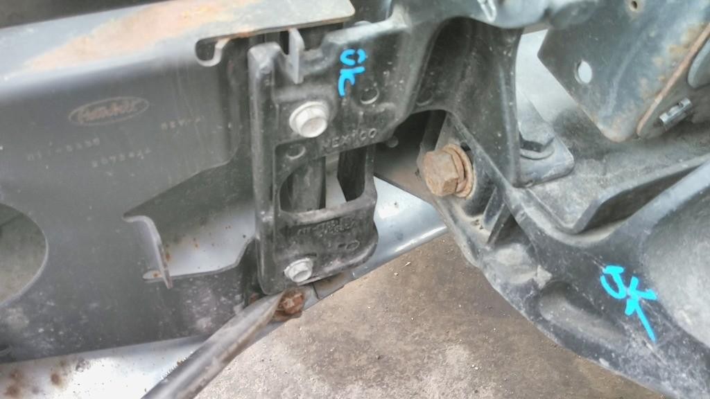For 2018 PETERBILT 579 BUMPER BRACKET Left ,  OH