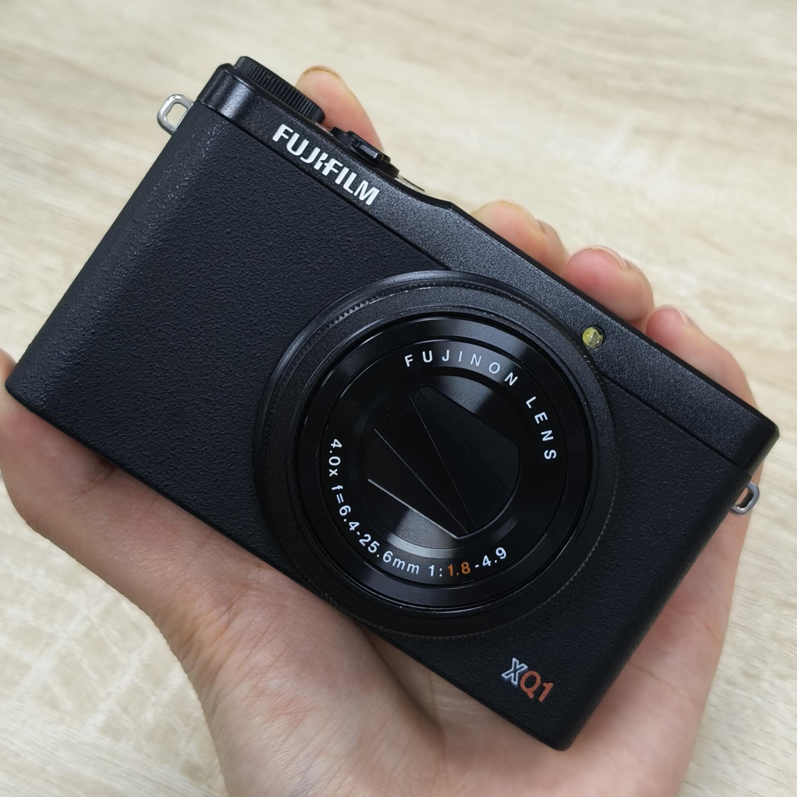 FUJIFILM XQ1 Black 12MP Compact Digital Camera Fujinon 25-100mm F1.8