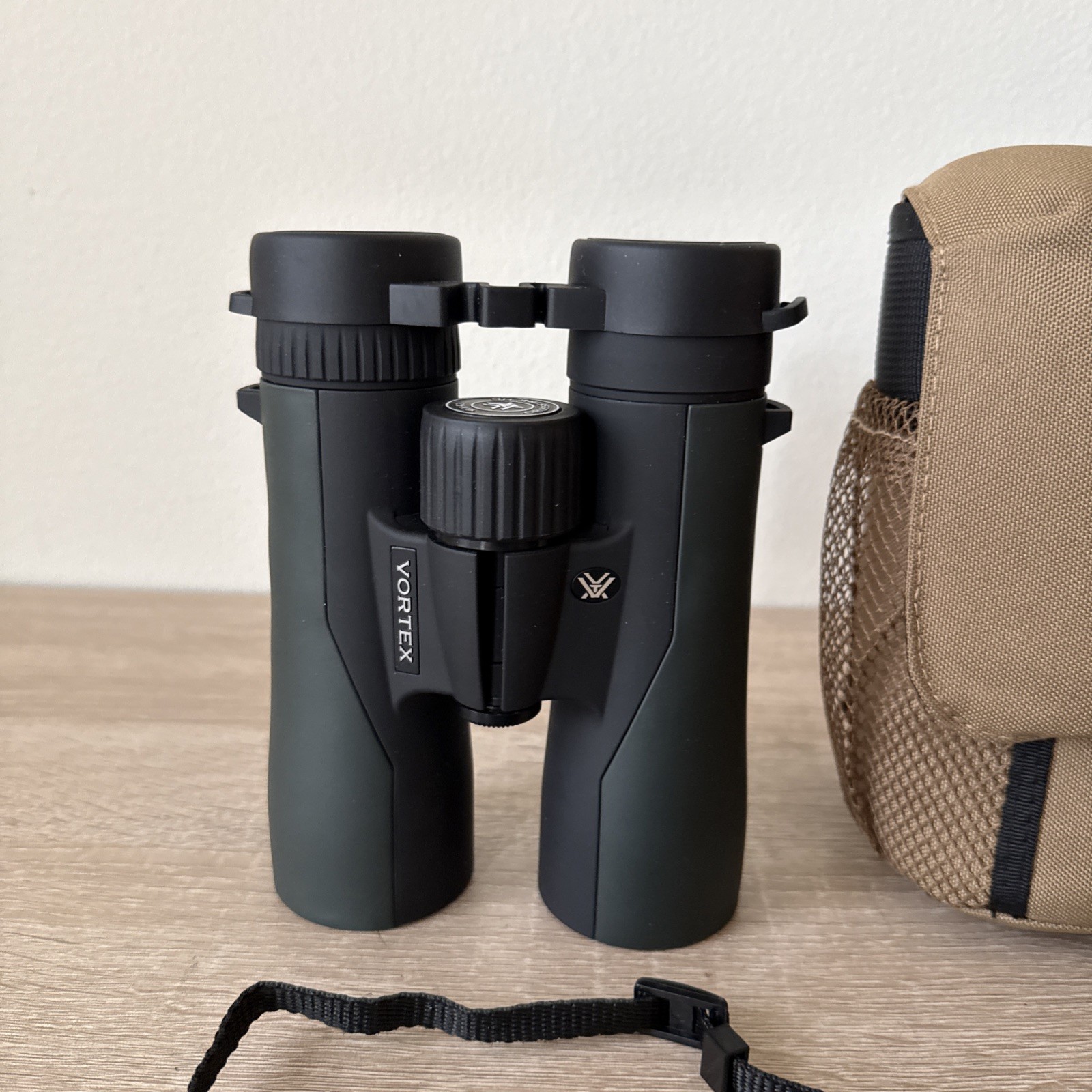 VORTEX CROSSFIRE HD 8X42 Binoculars w/ Case - Excellent