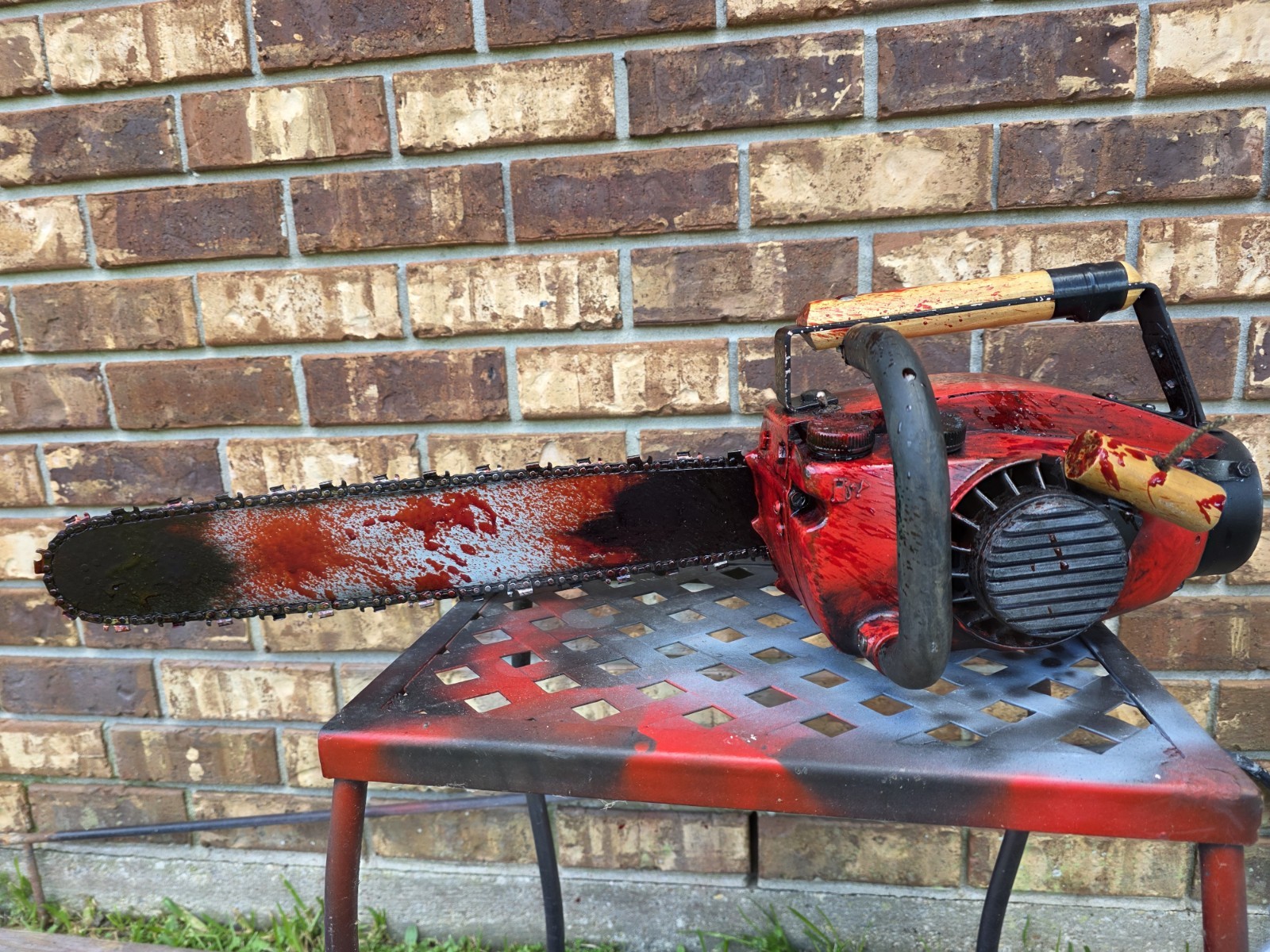 EVIL DEAD ASH BLOODY CHAINSAW PROP REPLICA HORROR ARMY OF DARKNESS HALLOWEEN