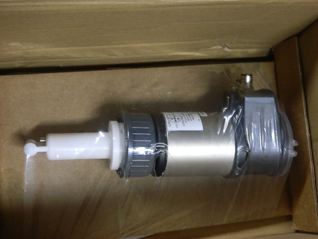 Burkert 8222 Inductive Conductivity Meter Transmitter 00559638 14 -36V NEW LOT#2