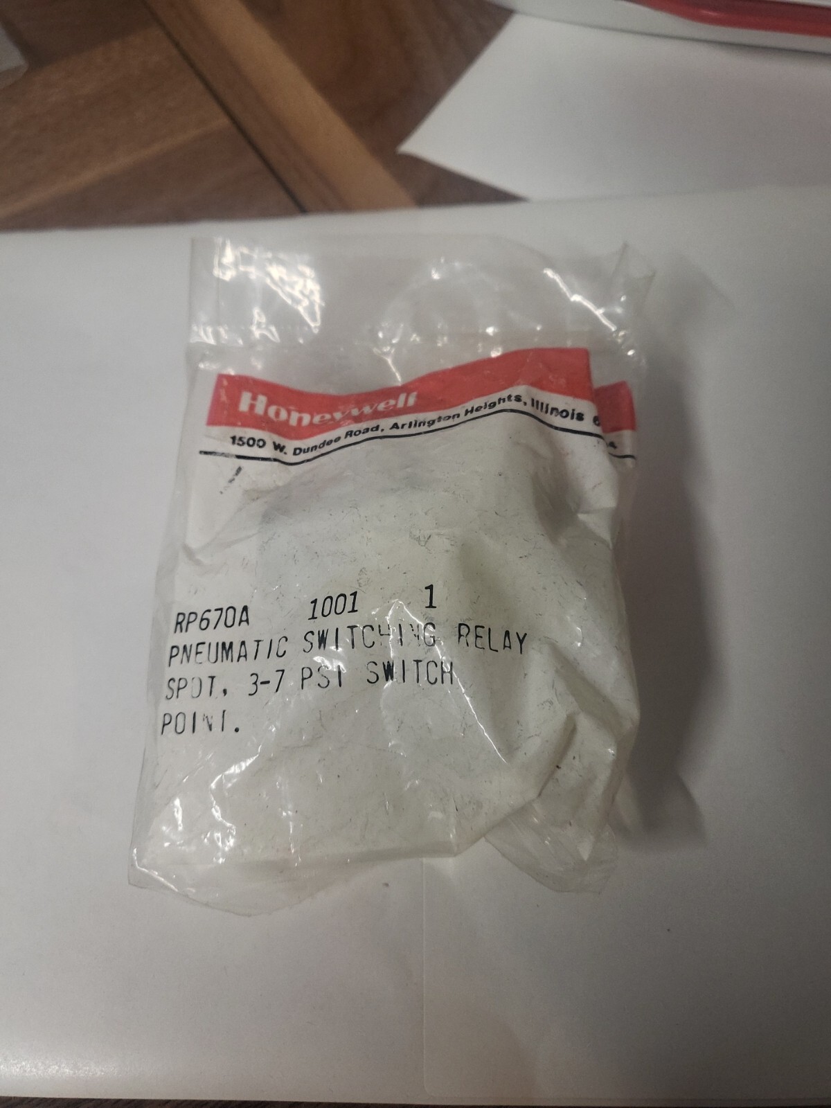 Honeywell RP670A 1001 Pneumatic Switching Relay SPDT 3-7 PSI Switch Point