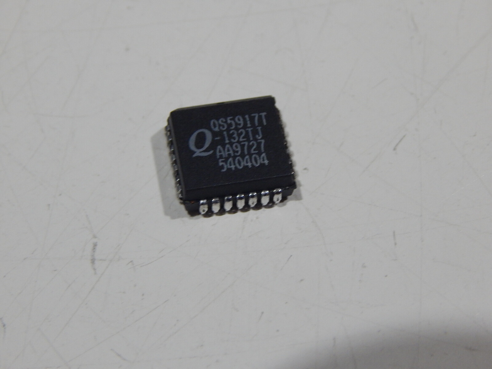 QUALITY SEMI QS5917T-132T IC CLOCK GEN LVTTL 132MHZ 28PLCC - USA FAST SHIPPING