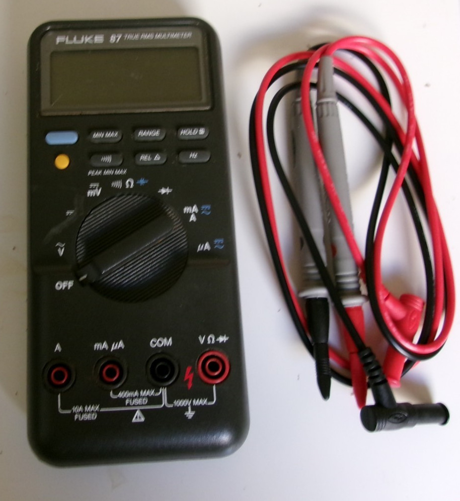 Fluke 87 Multimeter Calibrated plus new leads.
