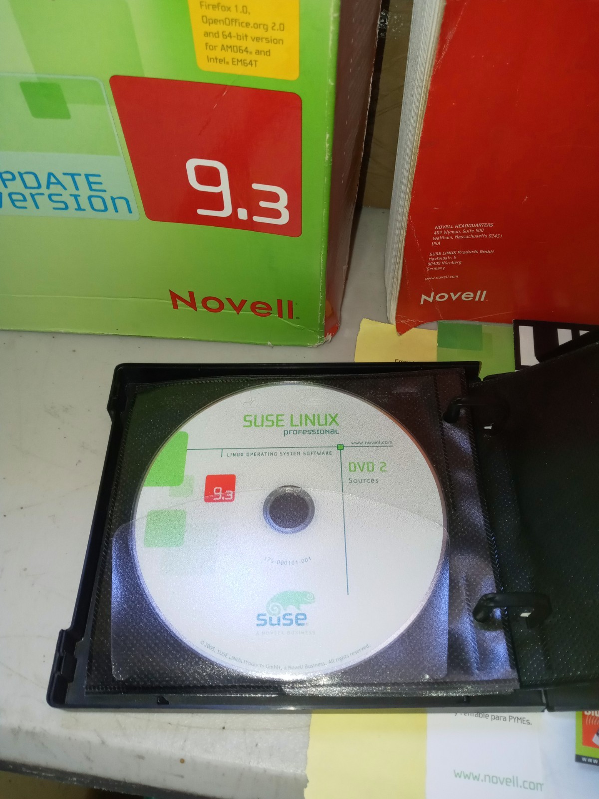 SUSE LINUX Professional 9.3 Includes 7 CD's, Guide Etc. Big Box Novell