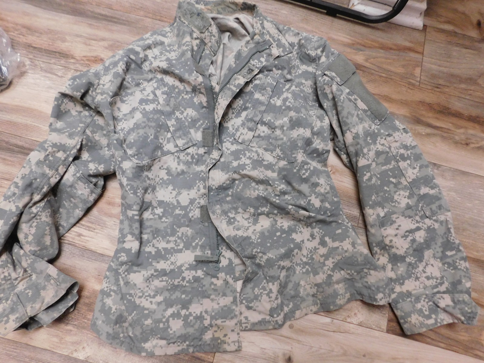 US ARMY  ACU TOP COAT SIZE LARGE - X LONG