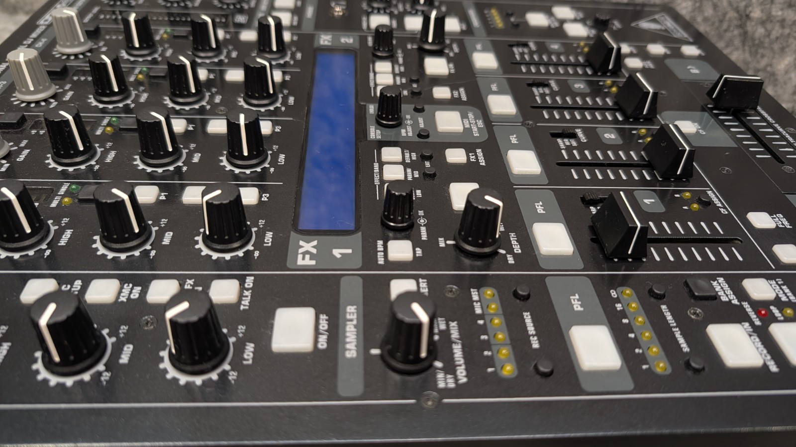 Behringer DDM4000 Digital DJ Mixer 4-Channel USB Tabletop Echo Reverb Filter