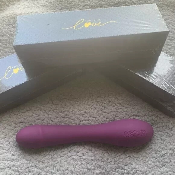 Purple Women Massager NWT Sealed Packaging with USB Charge Cord