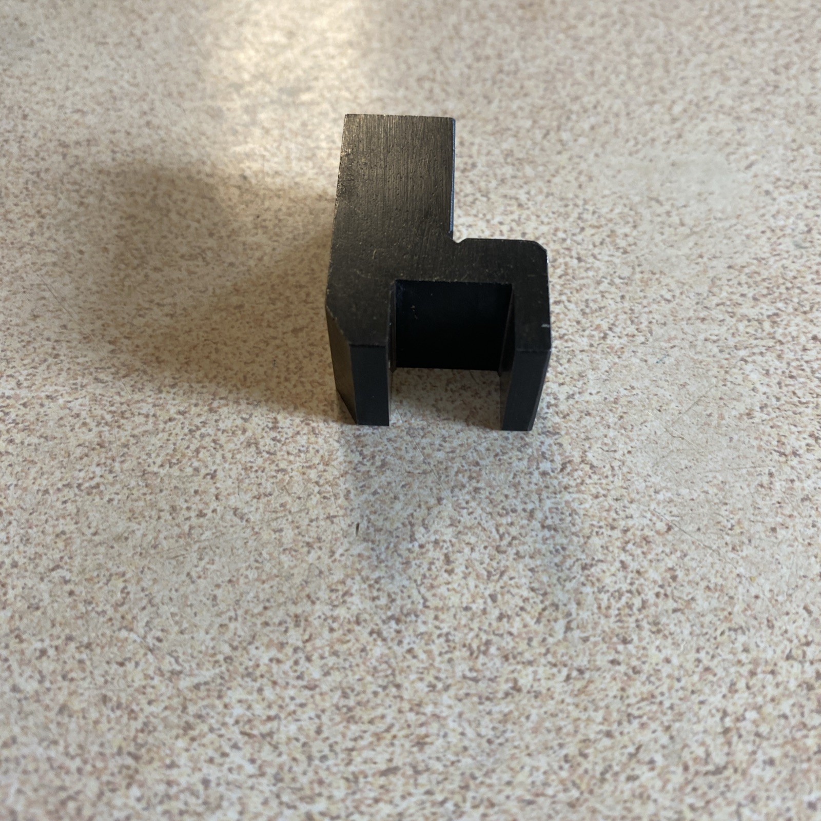 Magnetic Edge Finder Chair