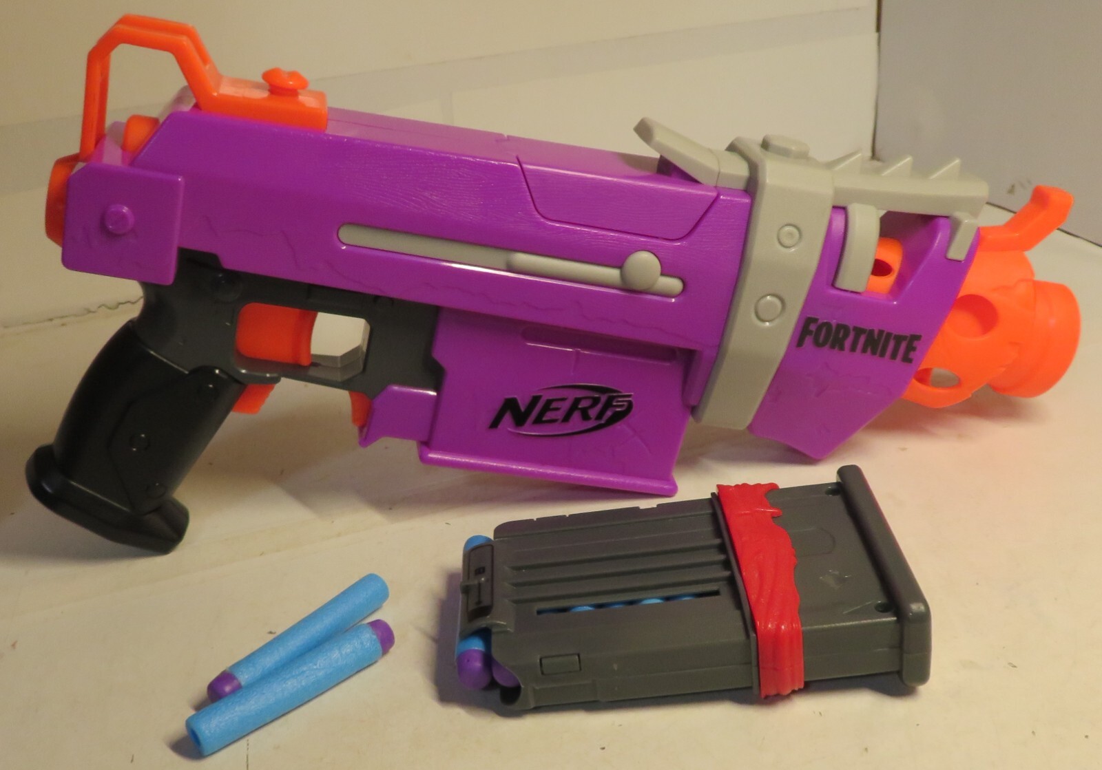 NERF Fortnite SMG-E Purple Blaster Motorized Blaster With 6-Dart Clip & Ammo GUC