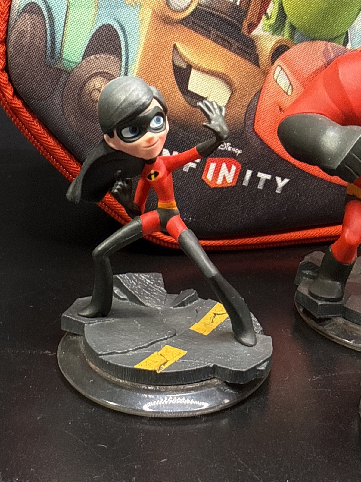 Disney Infinity Start 'N' Go Carrying Case w/ 7 Incredibles Figures